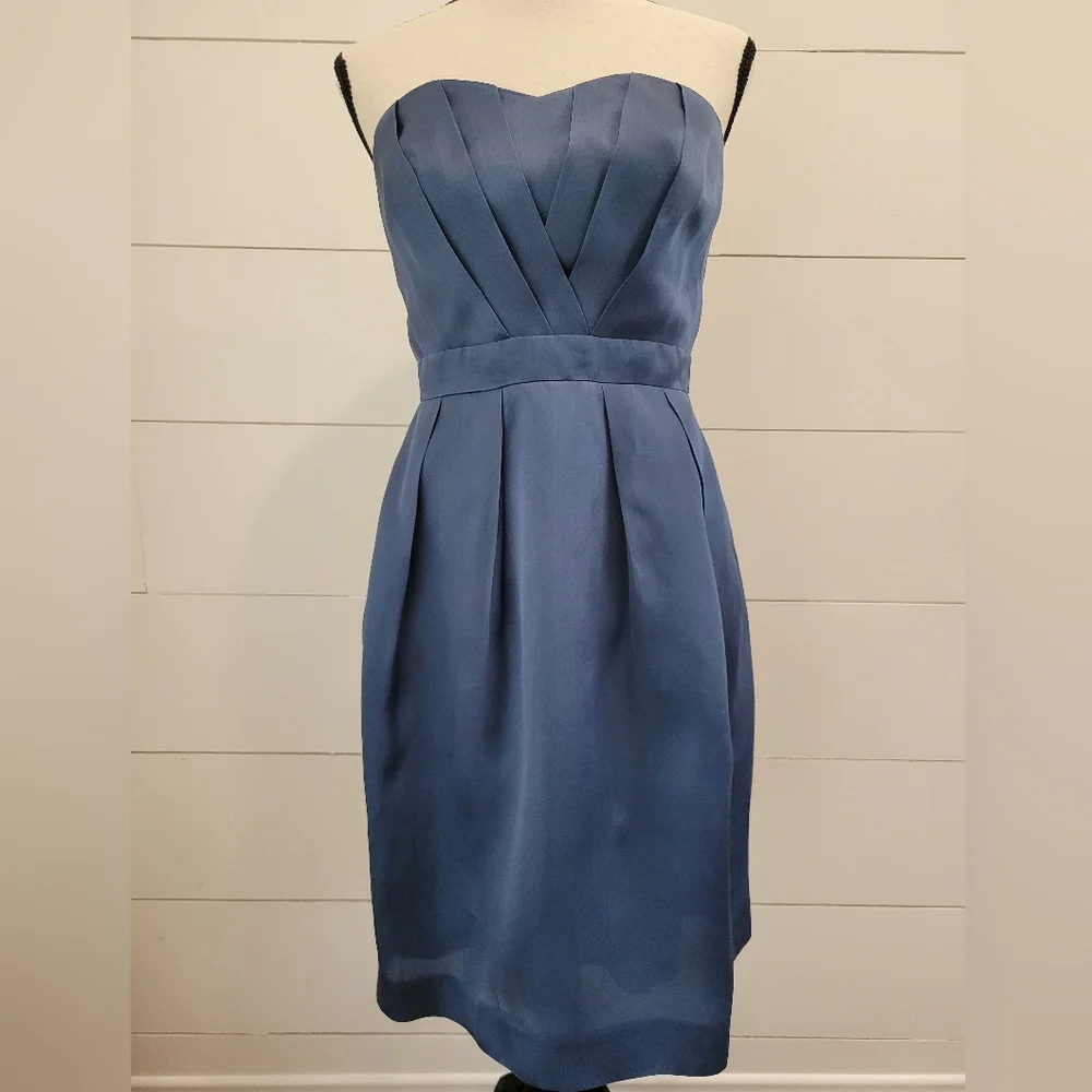 Strapless Stunner! - Picture 3 of 7